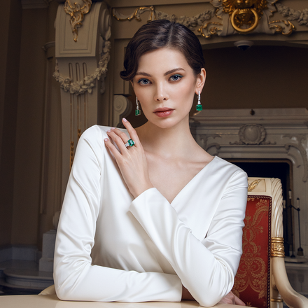 Серьги с изумрудами и бриллиантами, белое золото 3