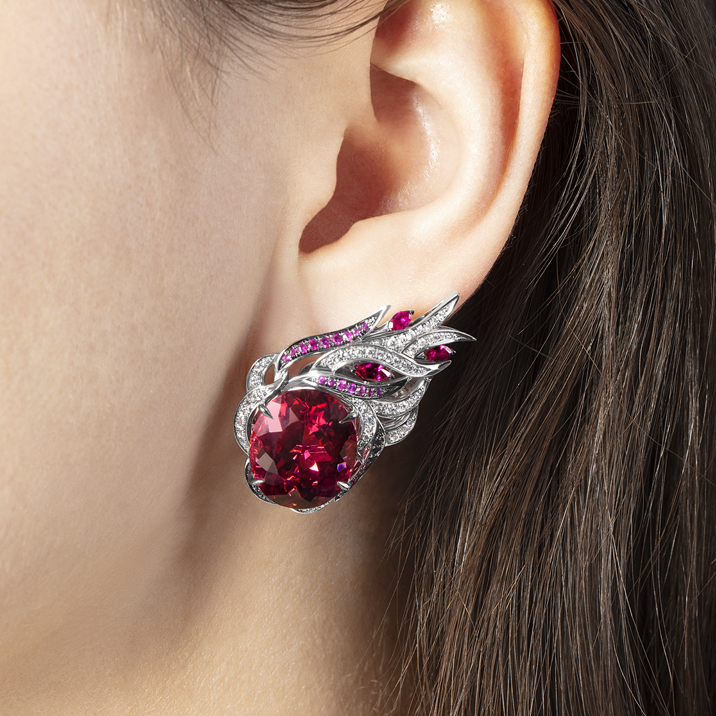 Серьги с рубеллитами, бриллиантами и рубинами, белое золото