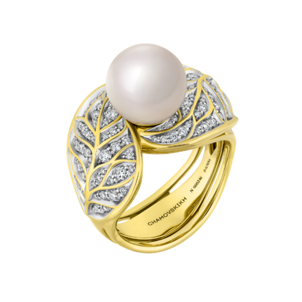 Кольцо с жемчугом и бриллиантами, жёлтое золото