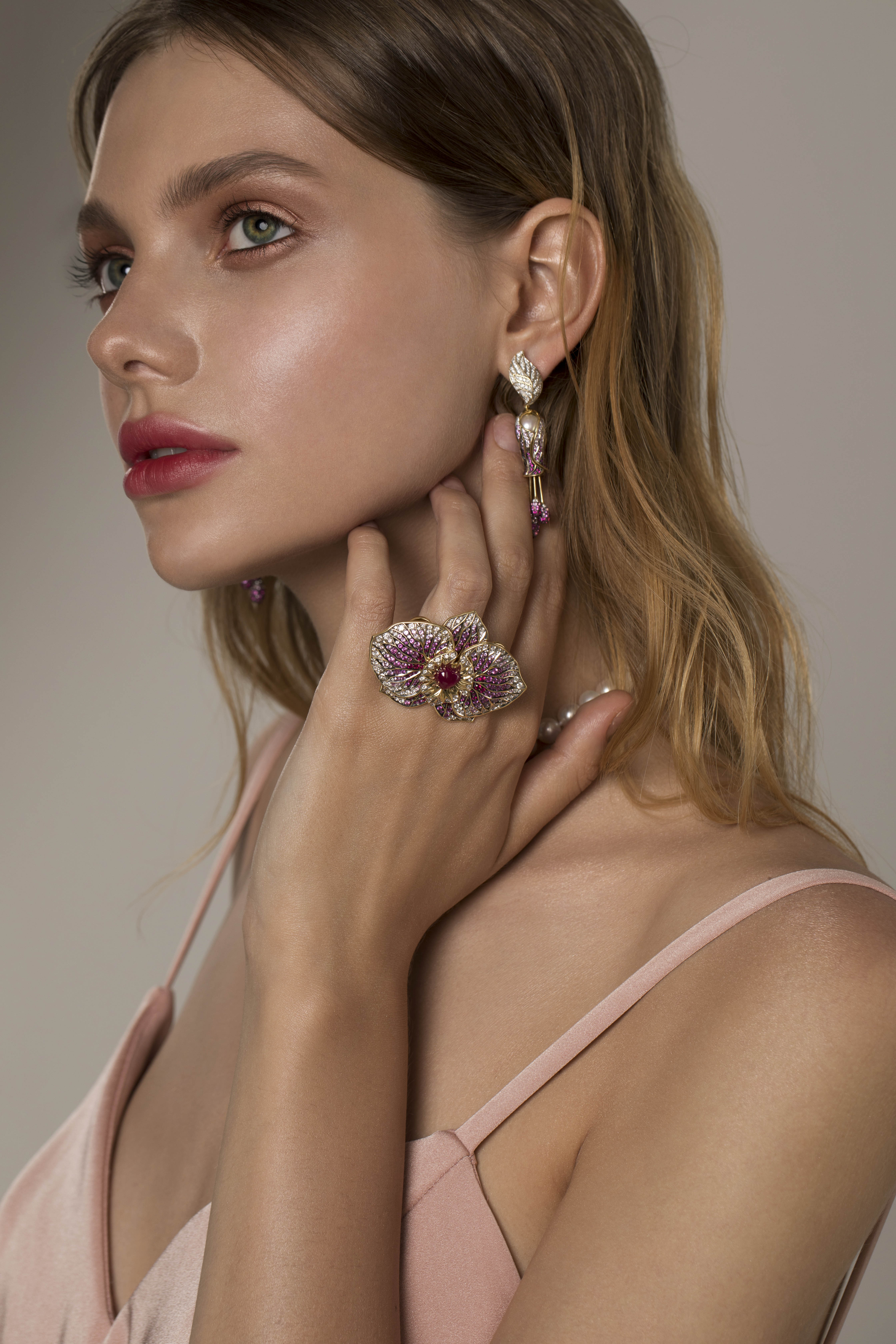 Кольцо с жемчугом и бриллиантами, жёлтое золото