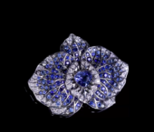 Брошь с сапфирами и бриллиантами, белое золото