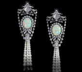 Серьги с опалами, бриллиантами и жемчугом, белое золото