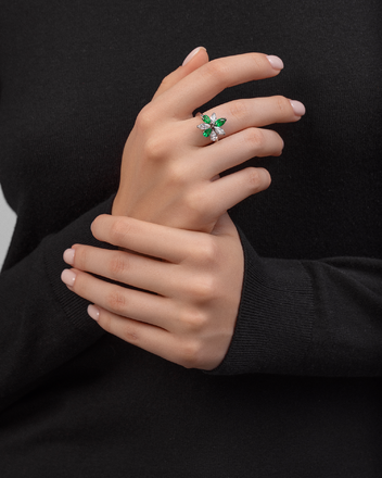Кольцо с изумрудами и бриллиантами, белое золото 4