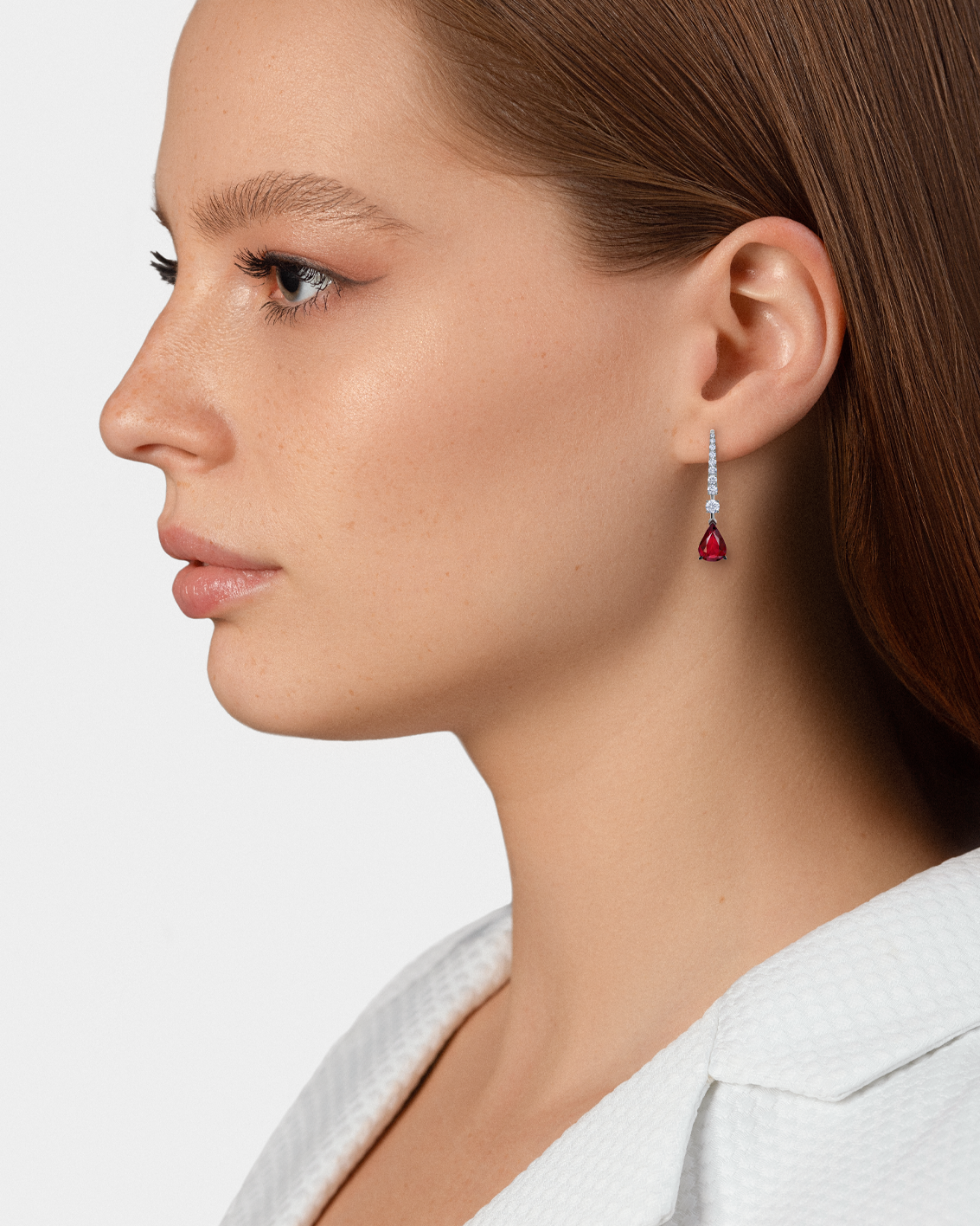 Серьги с рубинами и бриллиантами, белое золото