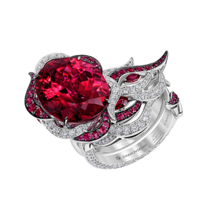 Кольцо с турмалином рубеллитом, рубинами и бриллиантами, белое золото