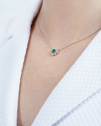 Колье с демантоидом и бриллиантами, белое золото 2