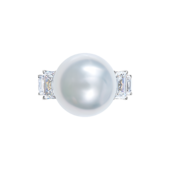Кольцо с жемчугом и бриллиантами, белое золото