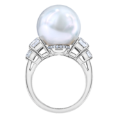 Кольцо с жемчугом и бриллиантами, белое золото