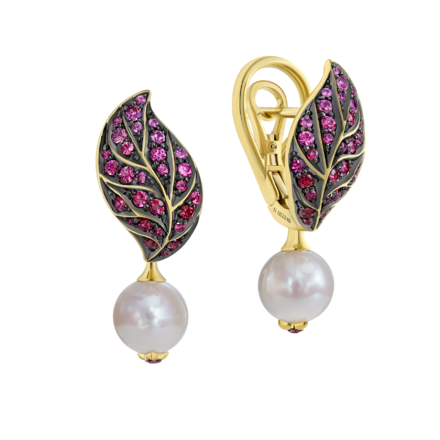 Серьги с жемчугом, рубинами и розовыми сапфирами, желтое золото