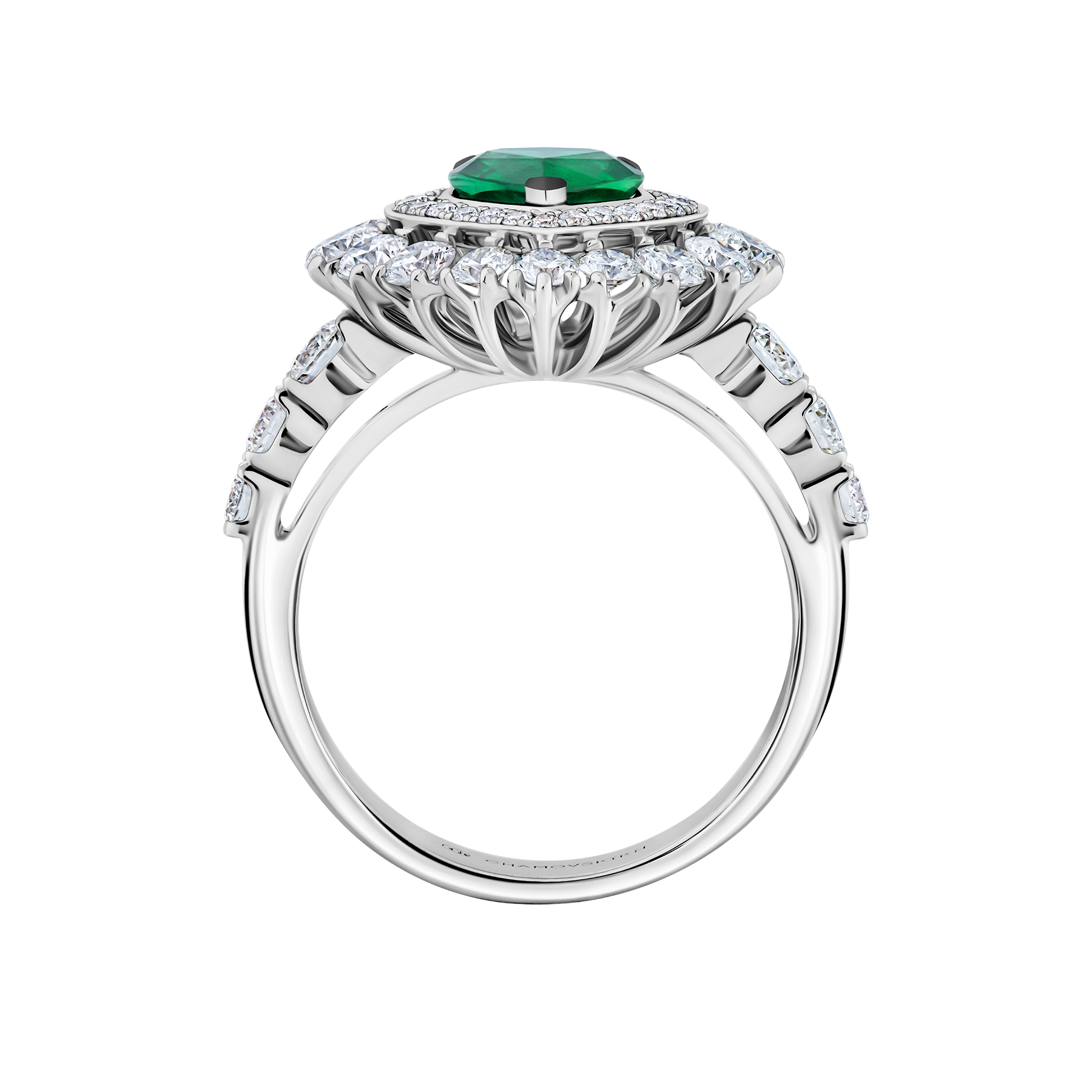Кольцо с изумрудом и бриллиантами, белое золото