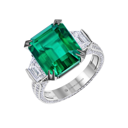 Кольцо с изумрудом и бриллиантами, белое золото