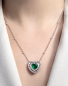 Колье с изумрудом и бриллиантами, белое золото