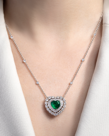 Колье с изумрудом и бриллиантами, белое золото 3