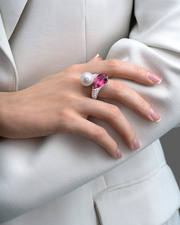 Кольцо с турмалином рубеллитом, жемчугом и бриллиантами, белое золото 4