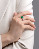 Кольцо с изумрудом и бриллиантами, белое золото