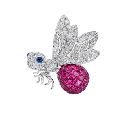 Брошь с рубинами, сапфирами и бриллиантами, белое золото