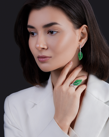 Серьги с тсаворитами и бриллиантами, белое золото 2