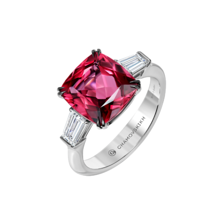 Кольцо с турмалином рубеллитом и бриллиантами, белое золото