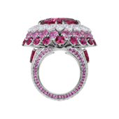 Кольцо с турмалином рубеллитом, рубинами, розовыми сапфирами и бриллиантами, белое золото