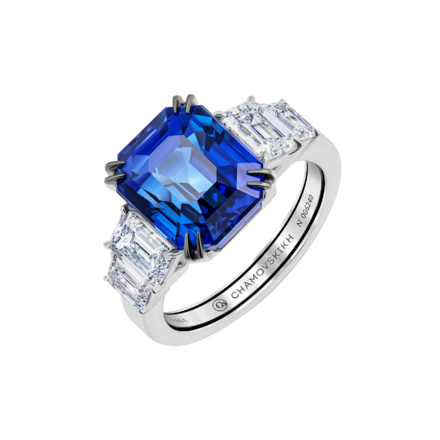 Кольцо с сапфиром и бриллиантами, белое золото