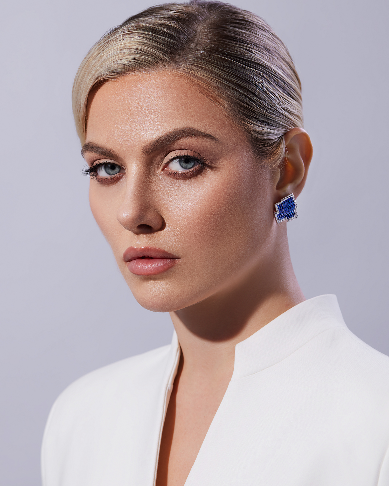 Пусеты с сапфирами и бриллиантами, белое золото