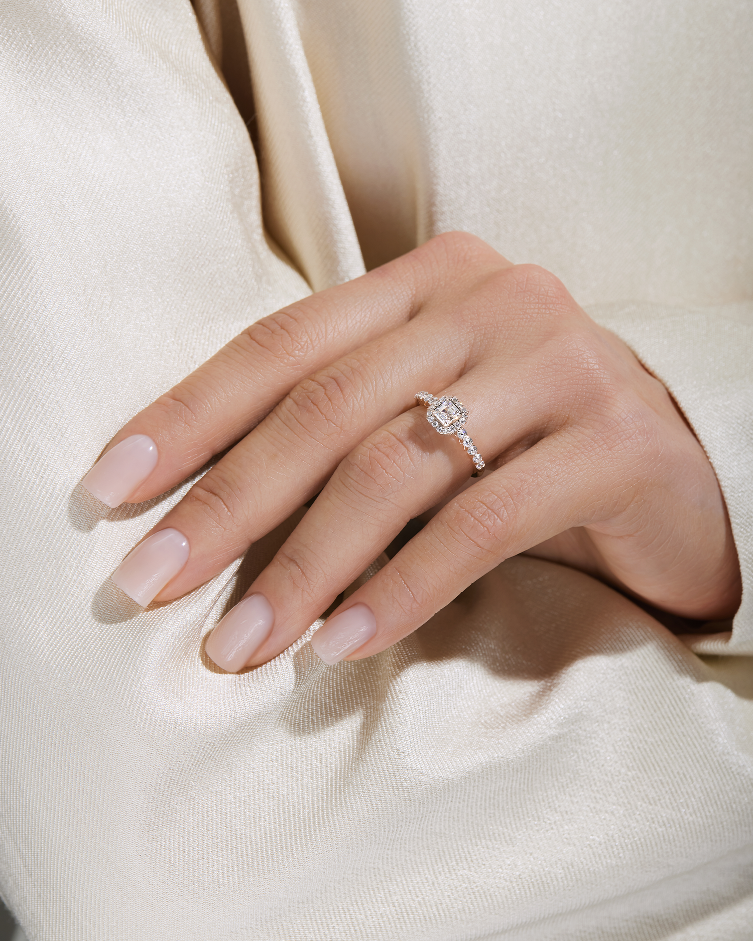 Кольцо с бриллиантами, розовое золото